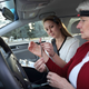 Imagen para el artículo titulado Usar Cortana, Siri o Google Now al volante es más peligroso que hablar por teléfono